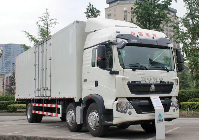 中国重汽 HOWO T5G重卡 310马力 6X2 9.52米厢式载货车(ZZ5257XXYM56CGE1)